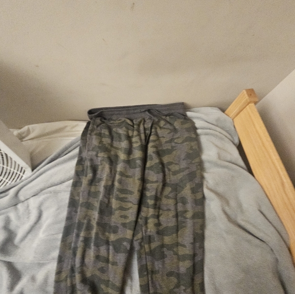 Large camo joggers - Picture 3 of 4